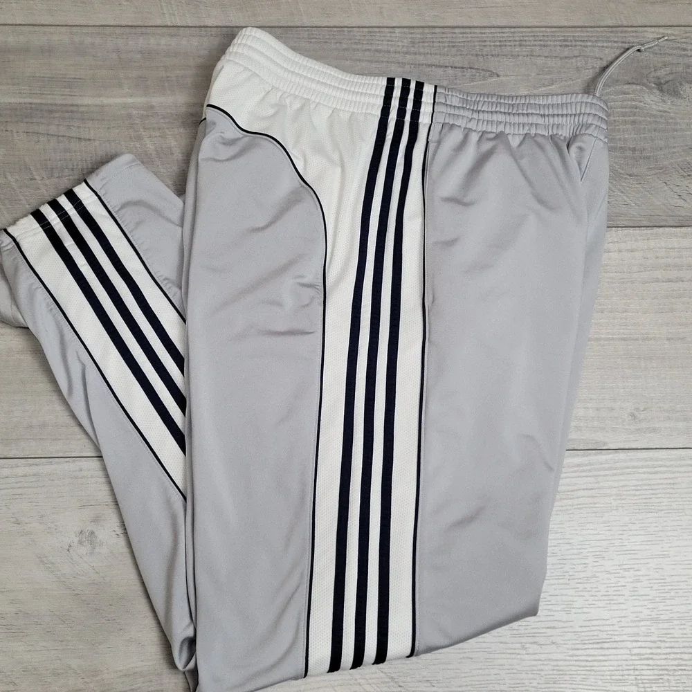 🔥Vintage Adidas 2005 Track Pants Mens M Gray Y2K Flag Tag Skater 3-Strip Jogger